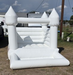 20250918 162209 1758238686 White Inflatable Castle w/ball pit!